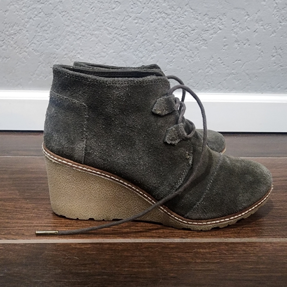 Women's Toms Desert Wedge lace-up booties  - Size 9